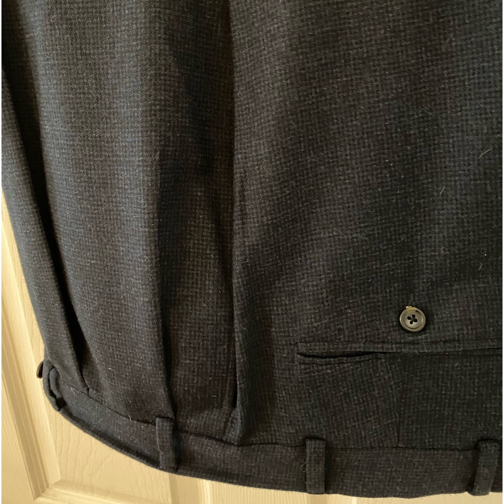 NAUTICA dress pants with cuffs and pleated front. Size 40/32.